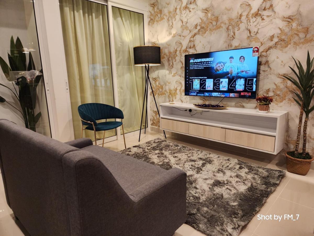 Seaview Luxury Suites At The Shore Кота-Кинабалу Экстерьер фото